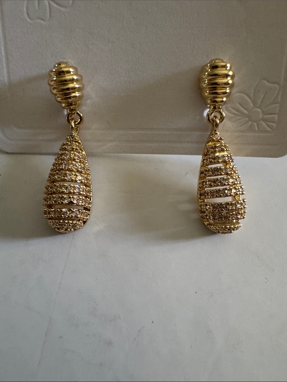Dainty Gold Teardrop Dangle Earrings